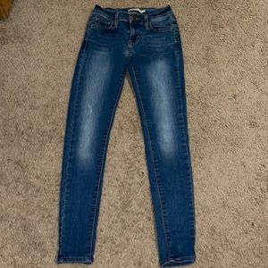 Levi’s super skinny jeans in size 24